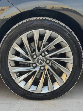 Lexus ES VII Рестайлинг 300h 2.5hyb CVT
