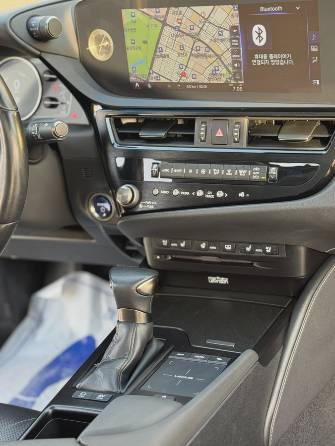 Lexus ES VII Рестайлинг 300h 2.5hyb CVT