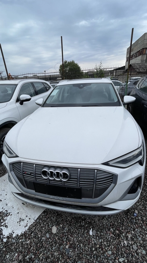 Открыть фото Audi e-tron I 55 Electro AT 4WD