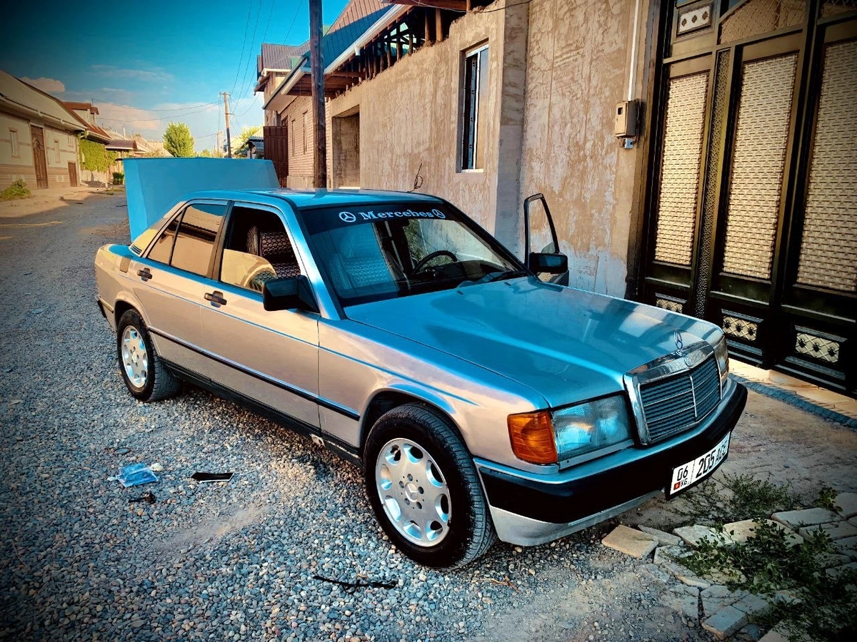 Mercedes-Benz 190 (W201) Mercedes-Benz 190 (W201) 2.0 MT