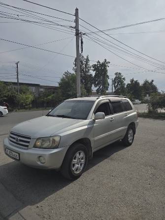 Toyota Highlander I (U20) Рестайлинг 2.4 AT 4WD