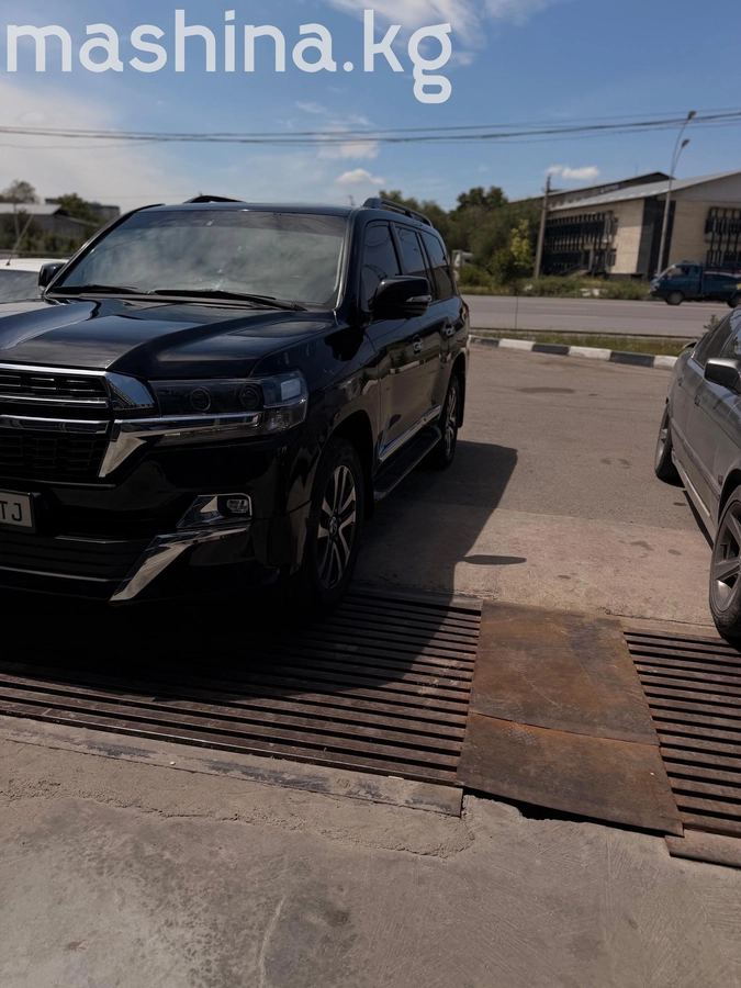 Toyota Land Cruiser 200 Series 4.5d AT 4WD