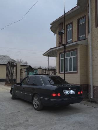 Mercedes-Benz E-Класс I (W124) 220 2.2 AT