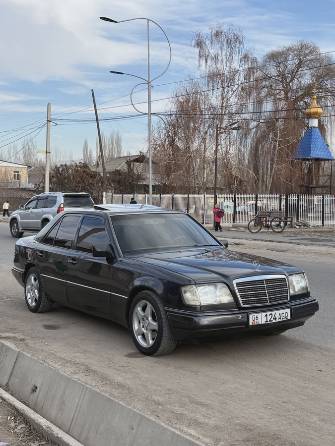 Mercedes-Benz E-Класс I (W124) 220 2.2 AT