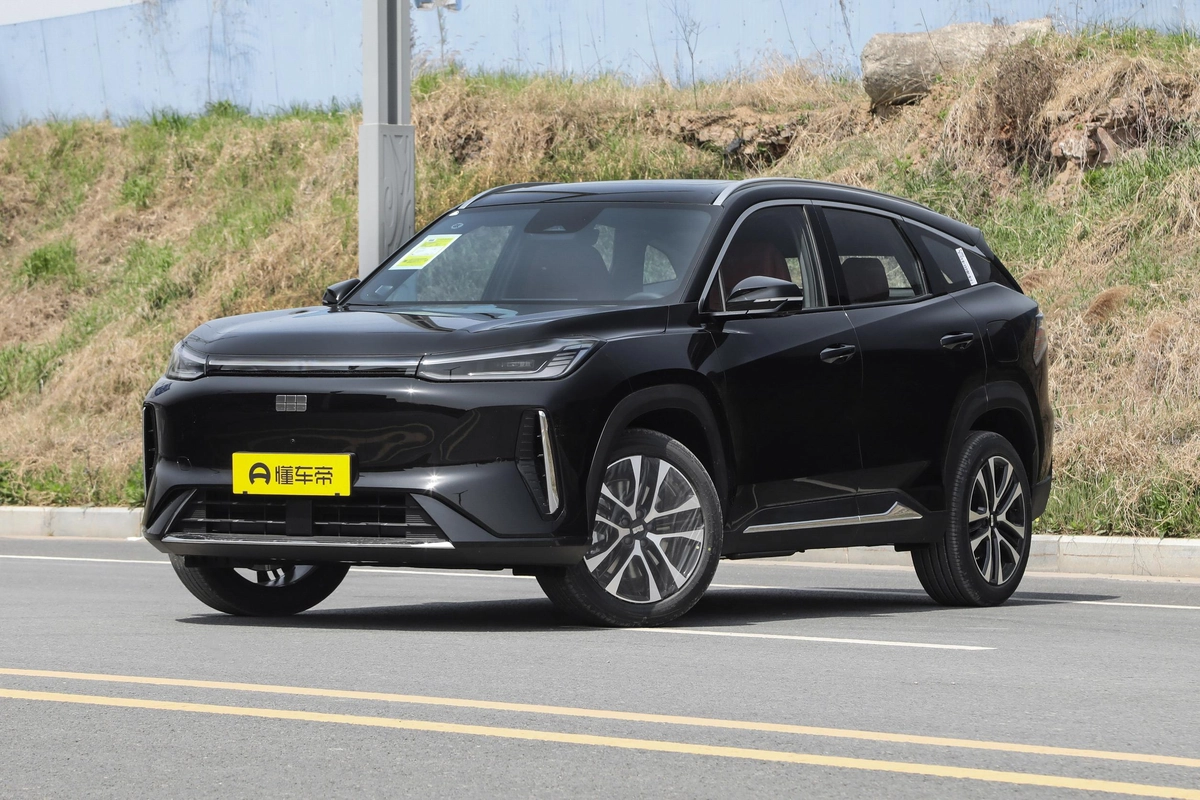Geely Galaxy L7 18.7 kWh 1.5hyb AT