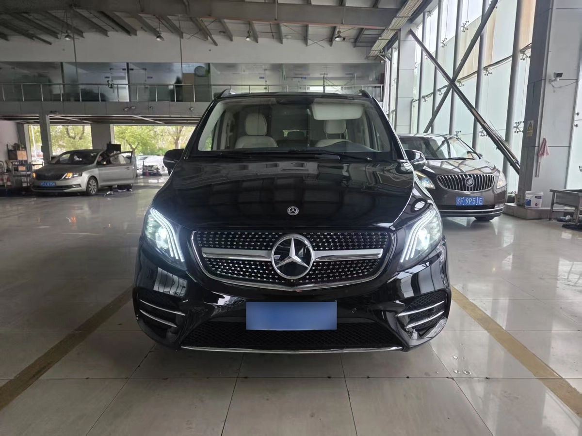 Mercedes-Benz V-Класс III (W447) Рестайлинг 260 длинный 2.0 AT