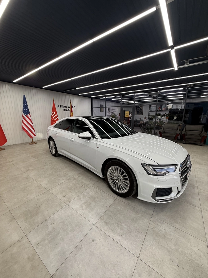 Открыть фото Audi A6 V (C8) 45 TFSI 2.0 AMT 4WD