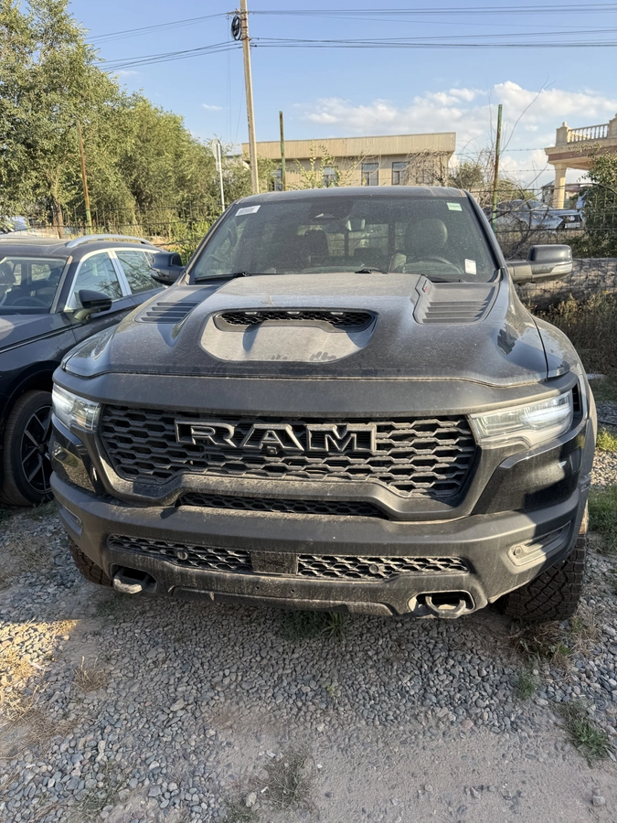 Dodge RAM RAM 1500 V Quad Cab 5.7 AT 4WD