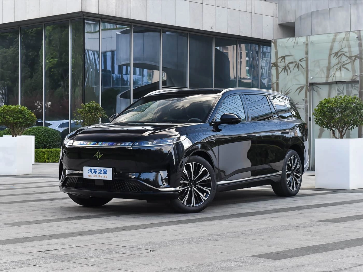 Открыть фото Dongfeng eπ 008 82.28 kWh 1.5hyb AT 4WD
