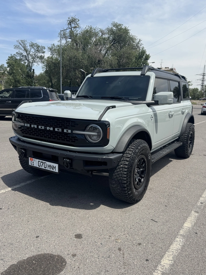 Ford Bronco VI 2.7 AT 4WD