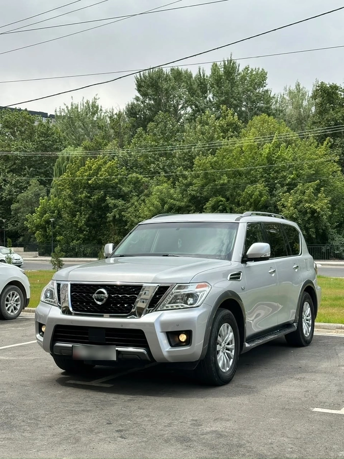 Nissan Armada II 5.6 AT 4WD