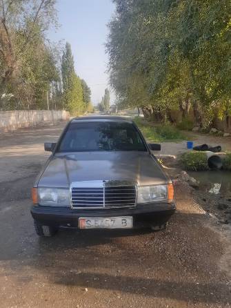 Mercedes-Benz 190 (W201) Mercedes-Benz 190 (W201) 2.0 MT