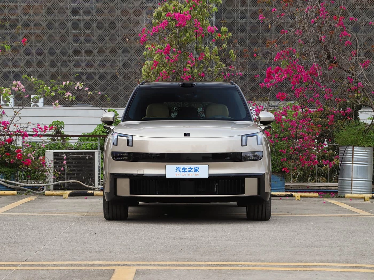 Lynk & Co 900 1.5hyb AT 4WD