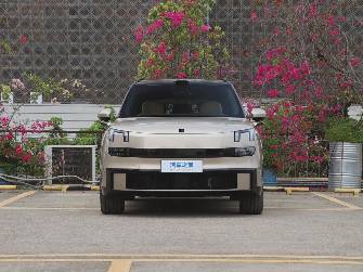 Lynk & Co 900 1.5hyb AT 4WD