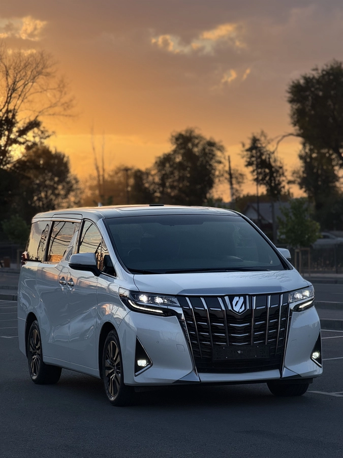 Открыть фото Toyota Alphard III Рестайлинг 3.5 AT