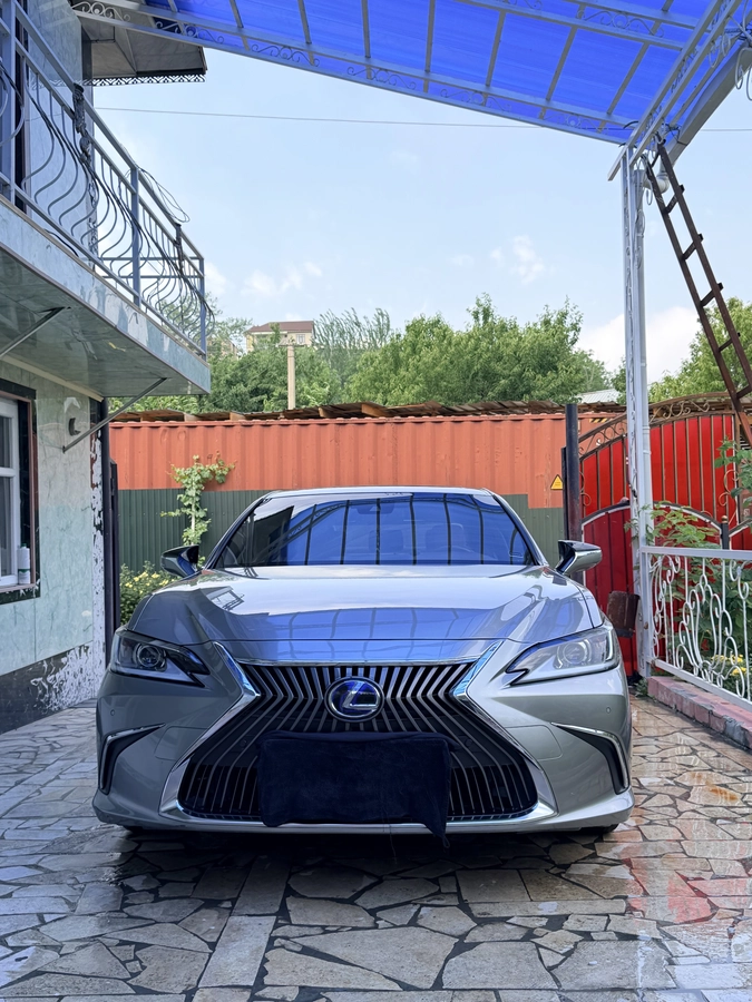 Lexus ES VII 300h 2.5hyb CVT