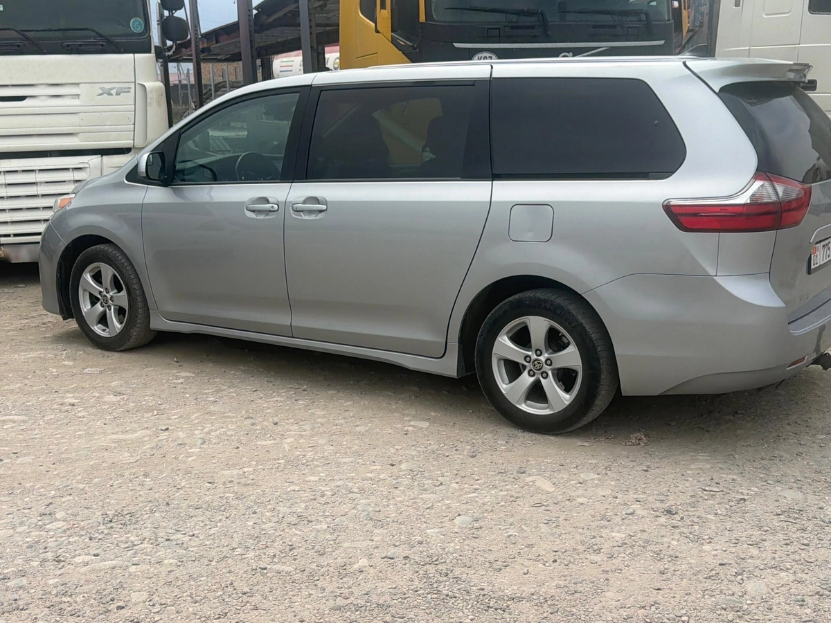 Toyota Sienna III Рестайлинг 2 3.5 AT